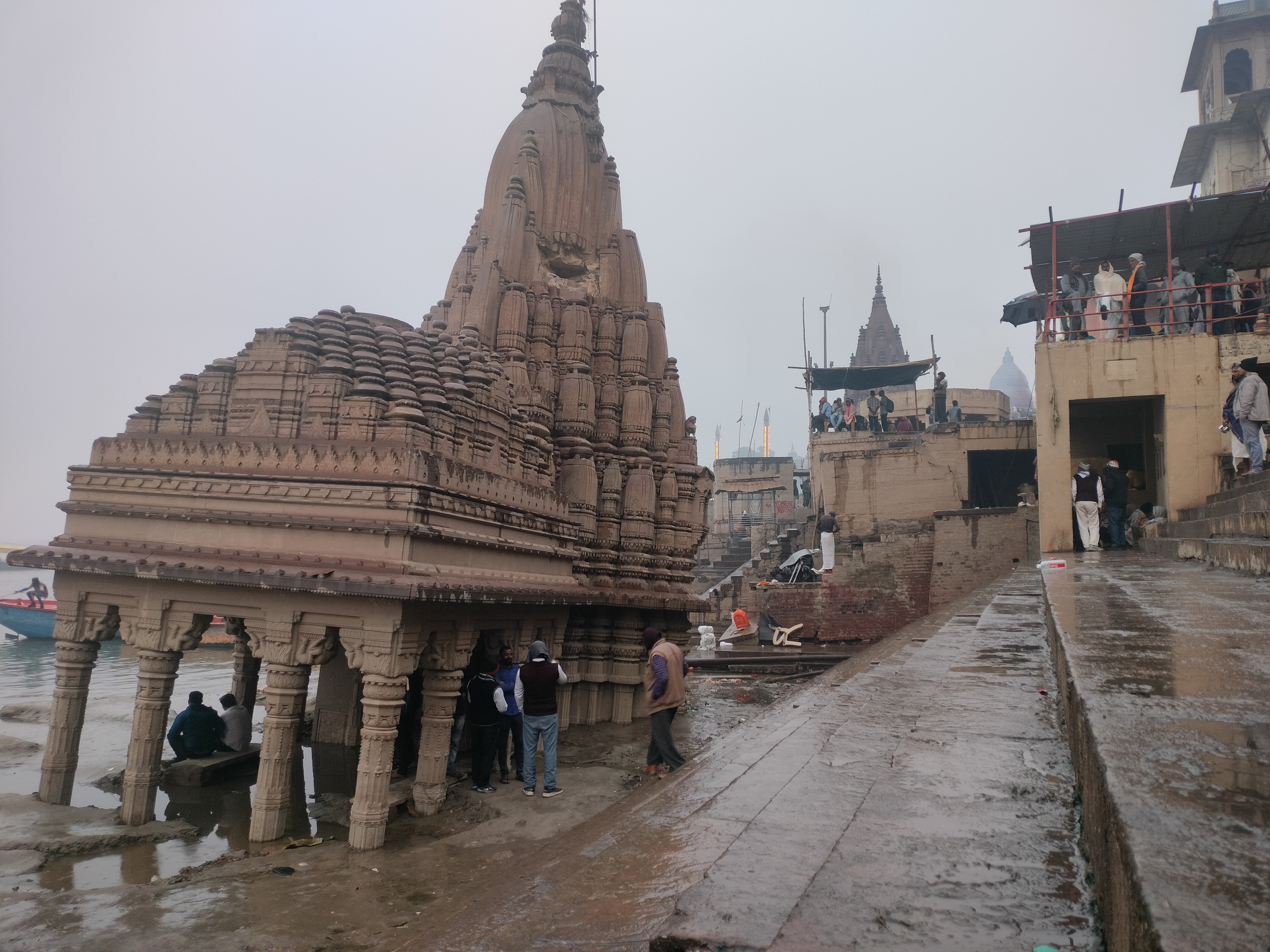 banaras_tilted_shrine